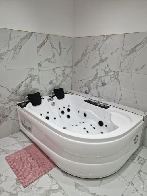 Maison Chic Avec Jacuzzi Nogent Sur Oise Yaospa60 Zewnętrze zdjęcie